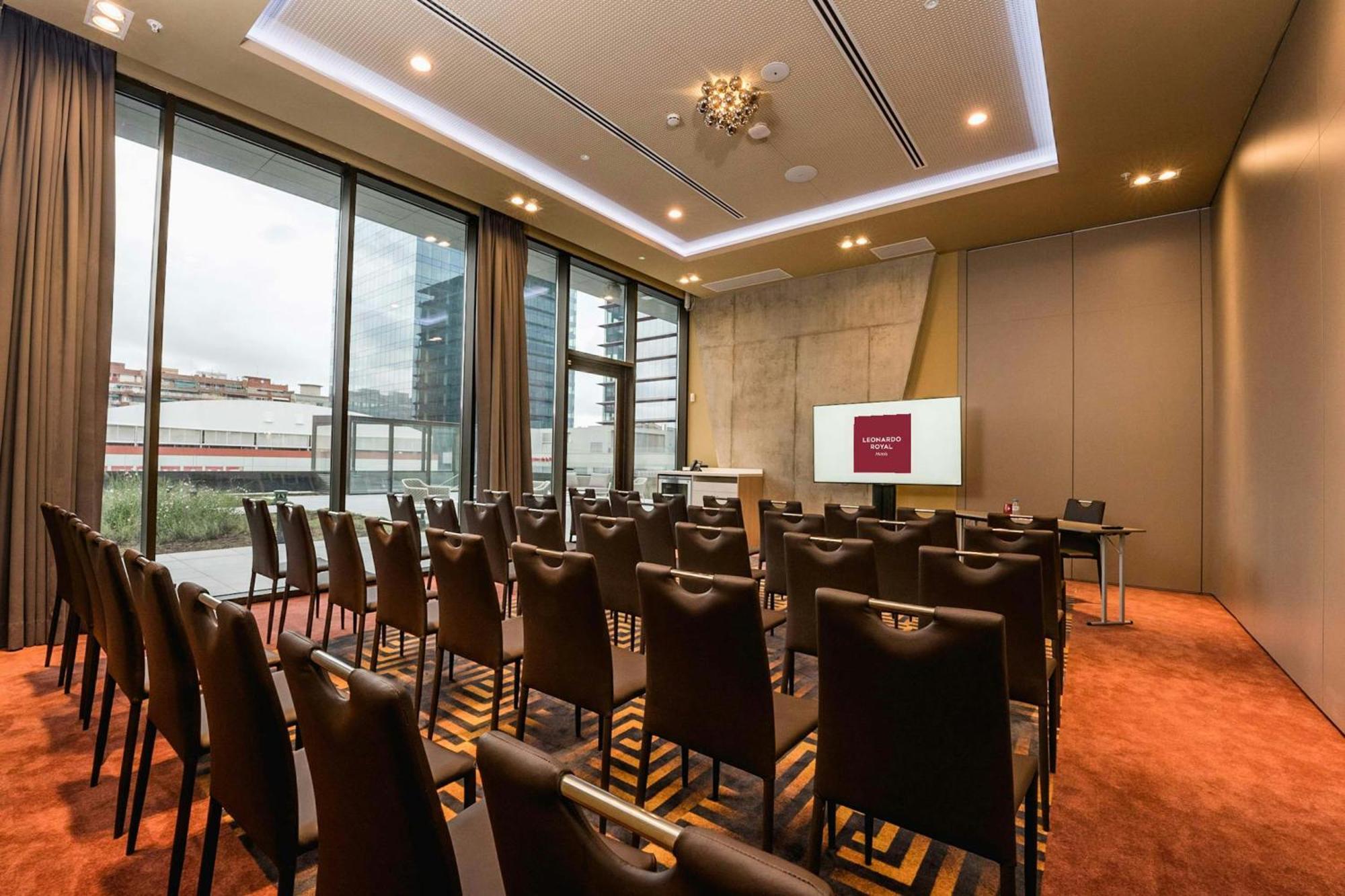 Leonardo Royal Hotel Barcelona Fira — Bilder 1